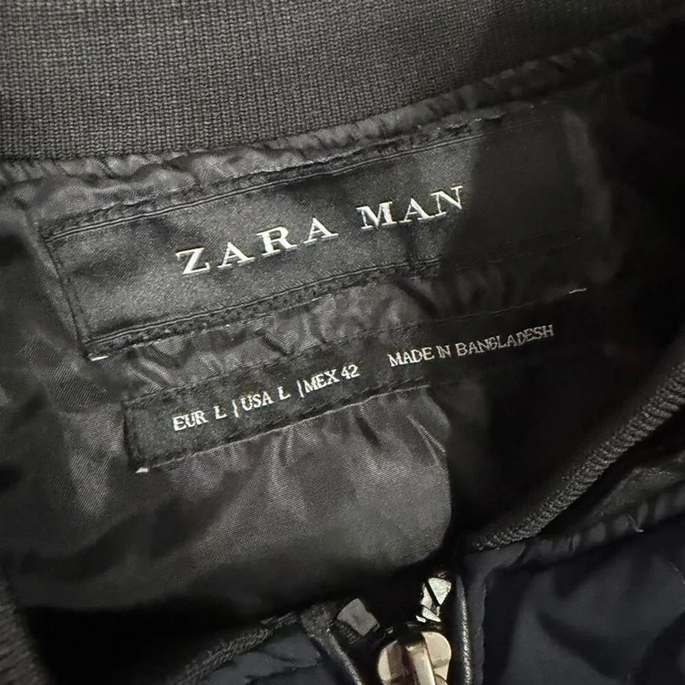 Zara Men's Navy and Blue Gilet